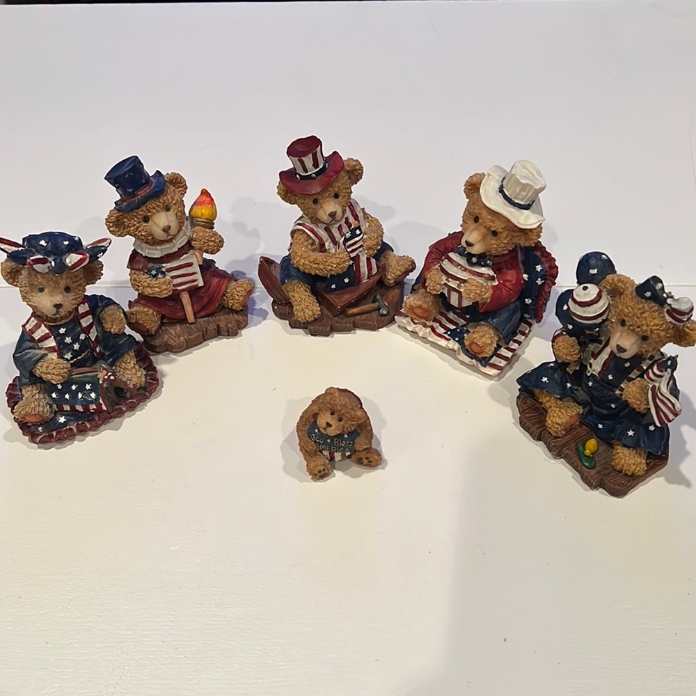 Lot of Fourth of July Bears